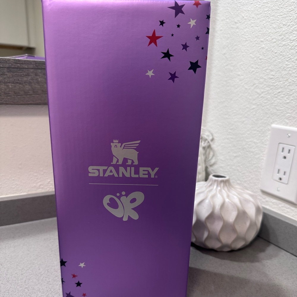 Stanley x Olivia Rodrigo Quencher H2.O FlowState™ Tumbler | 40 OZ
